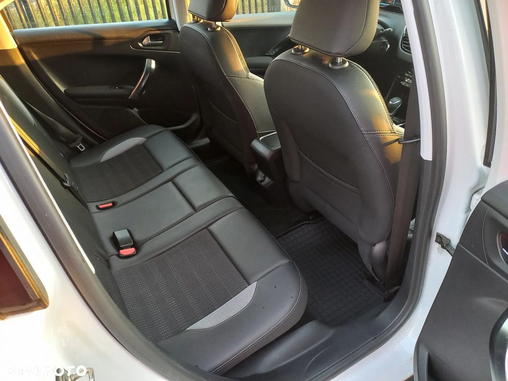 Peugeot 2008 1.2 Pure Tech Allure S&S EAT6 - 29