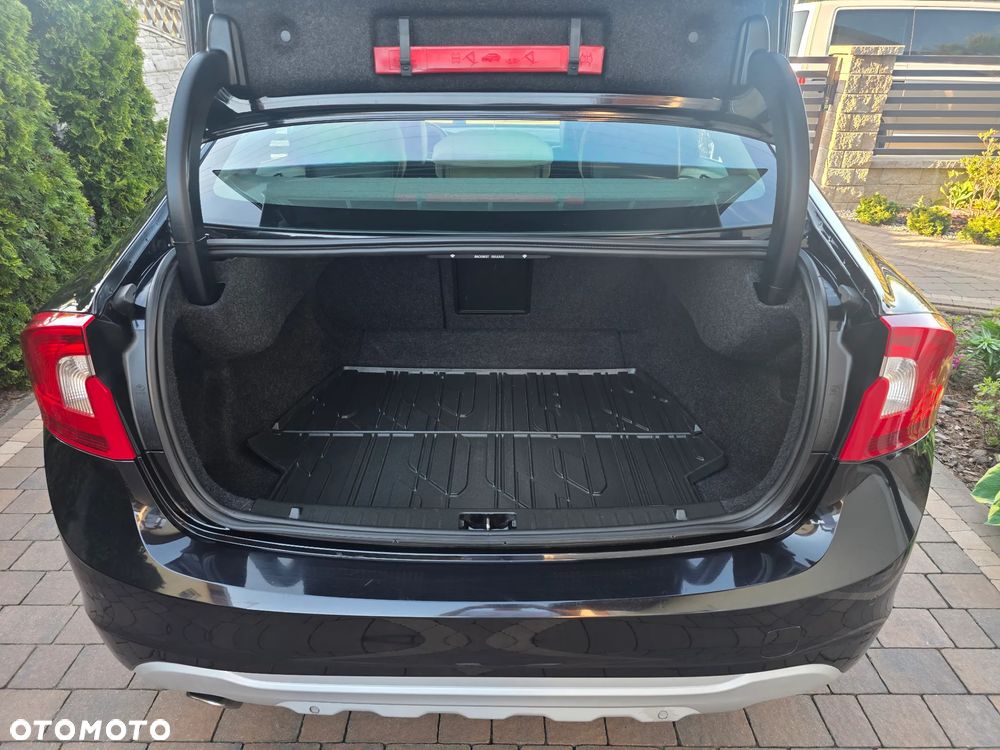 Volvo S60 D3 R-Design - 26
