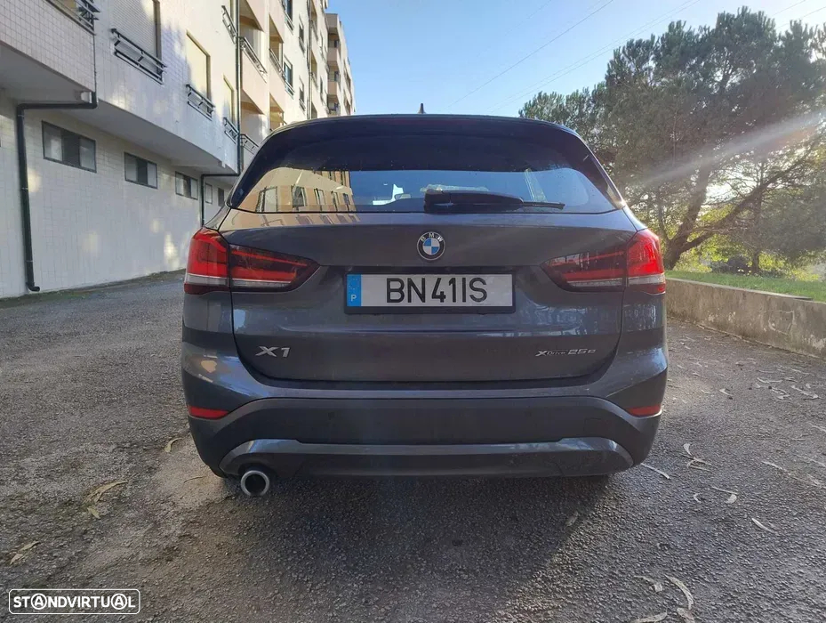 BMW X1 25 e xDrive Corporate Edition - 4