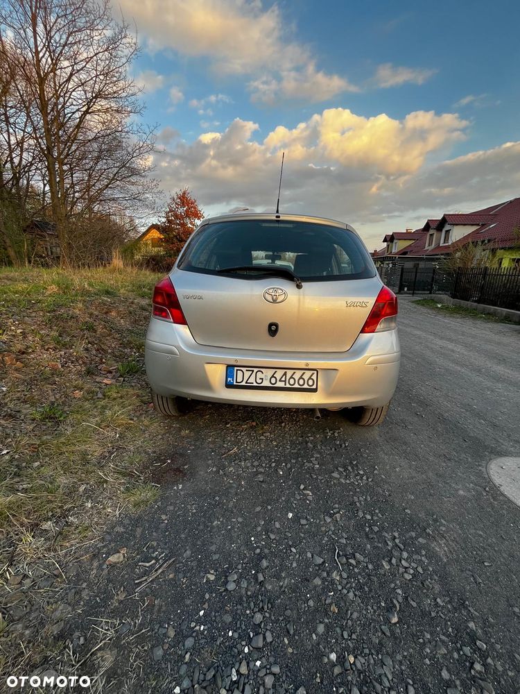 Toyota Yaris 1.33 VVT-i Cool - 4