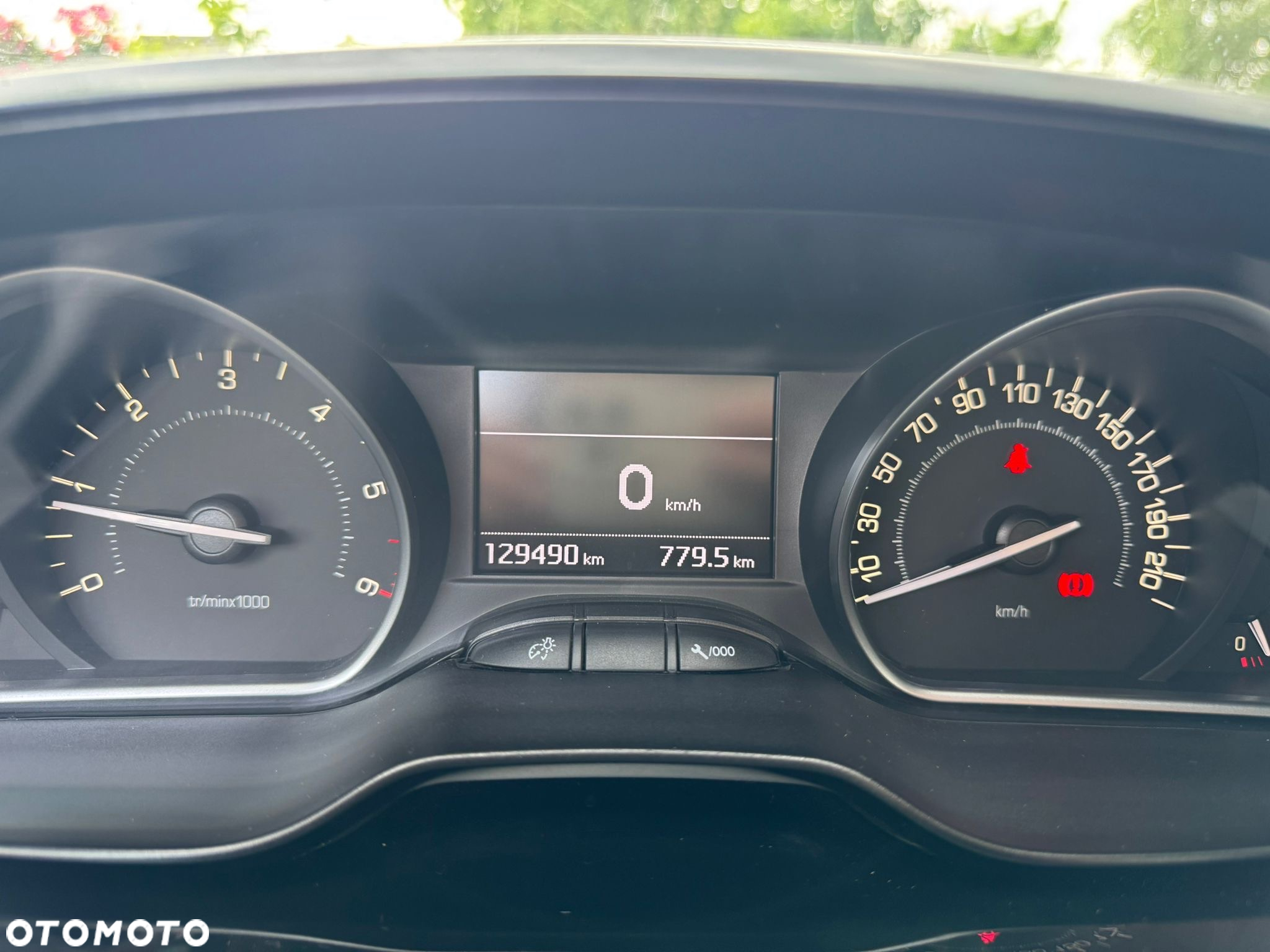 Peugeot 208 - 12