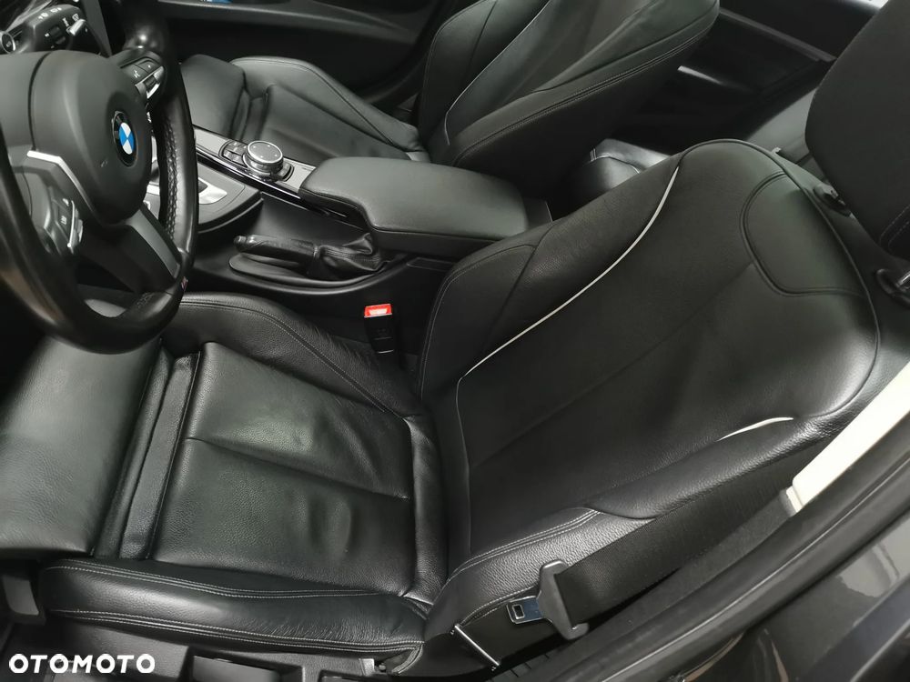 BMW Seria 3 330i xDrive Luxury Line - 17