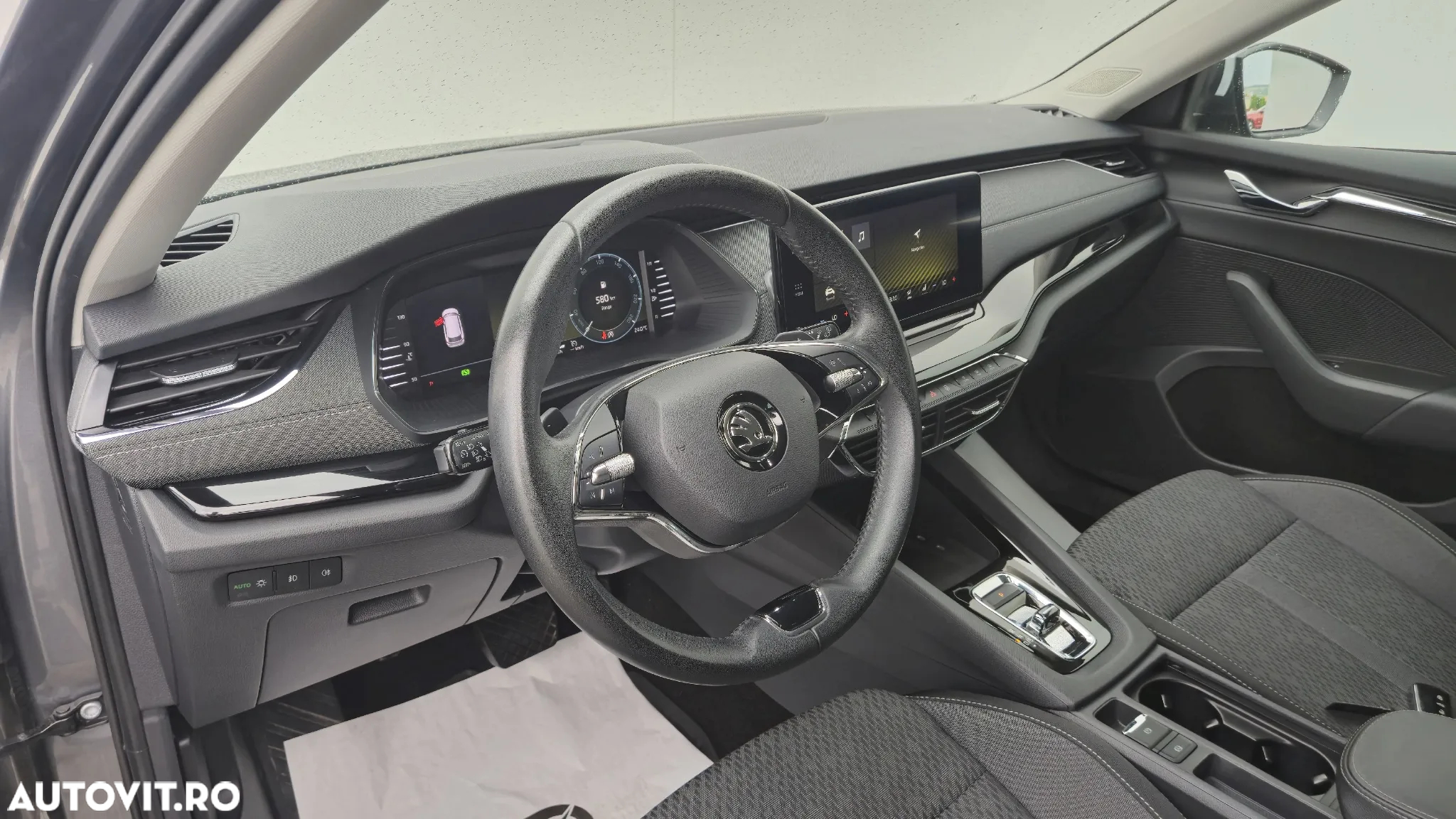 Skoda Octavia Combi 2.0 TDI DSG Style - 10