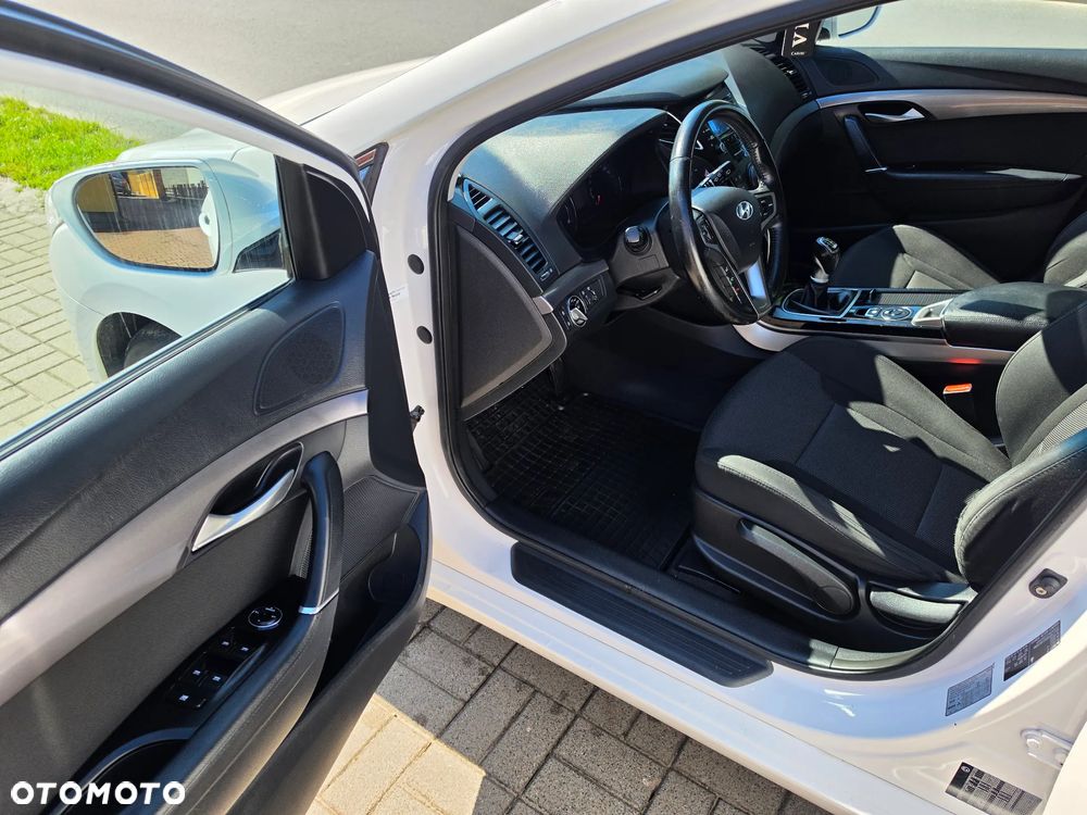 Hyundai i40 Kombi blue 1.6 Family+ - 8