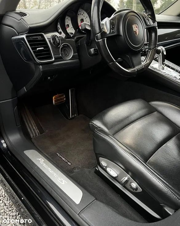 Porsche Panamera 4S - 9