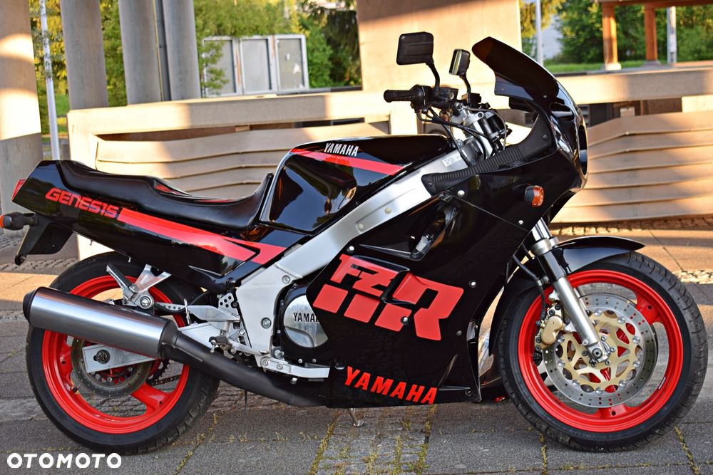 Yamaha FZR - 1