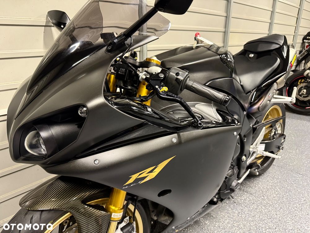 Yamaha R1 - 27