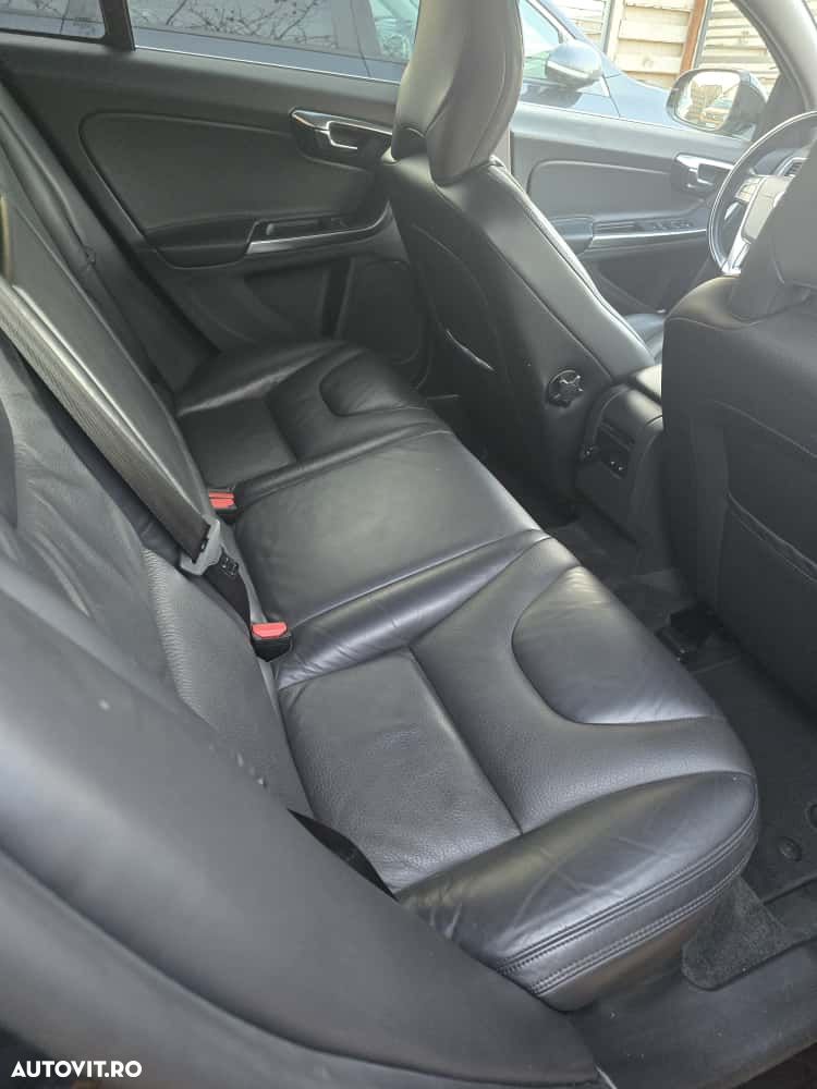 Volvo V60 D6 Plug-In-Hybrid AWD Geartronic Summum - 6