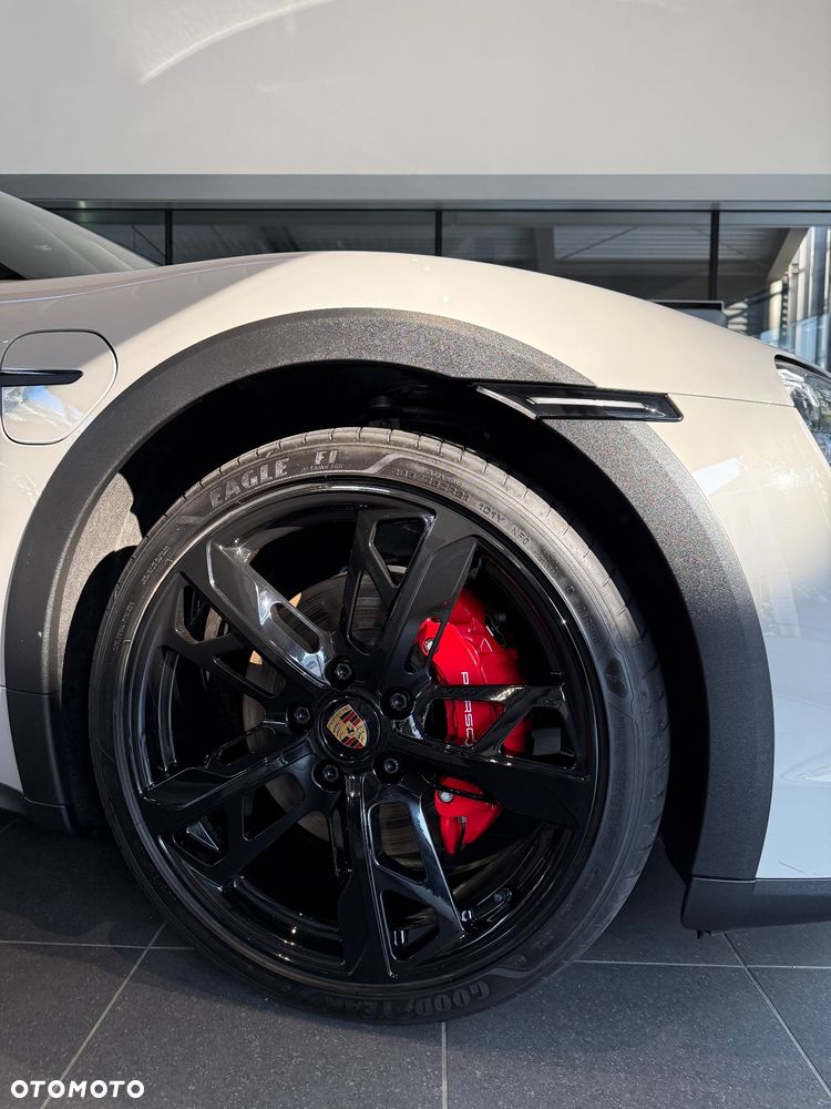 Porsche Taycan - 11
