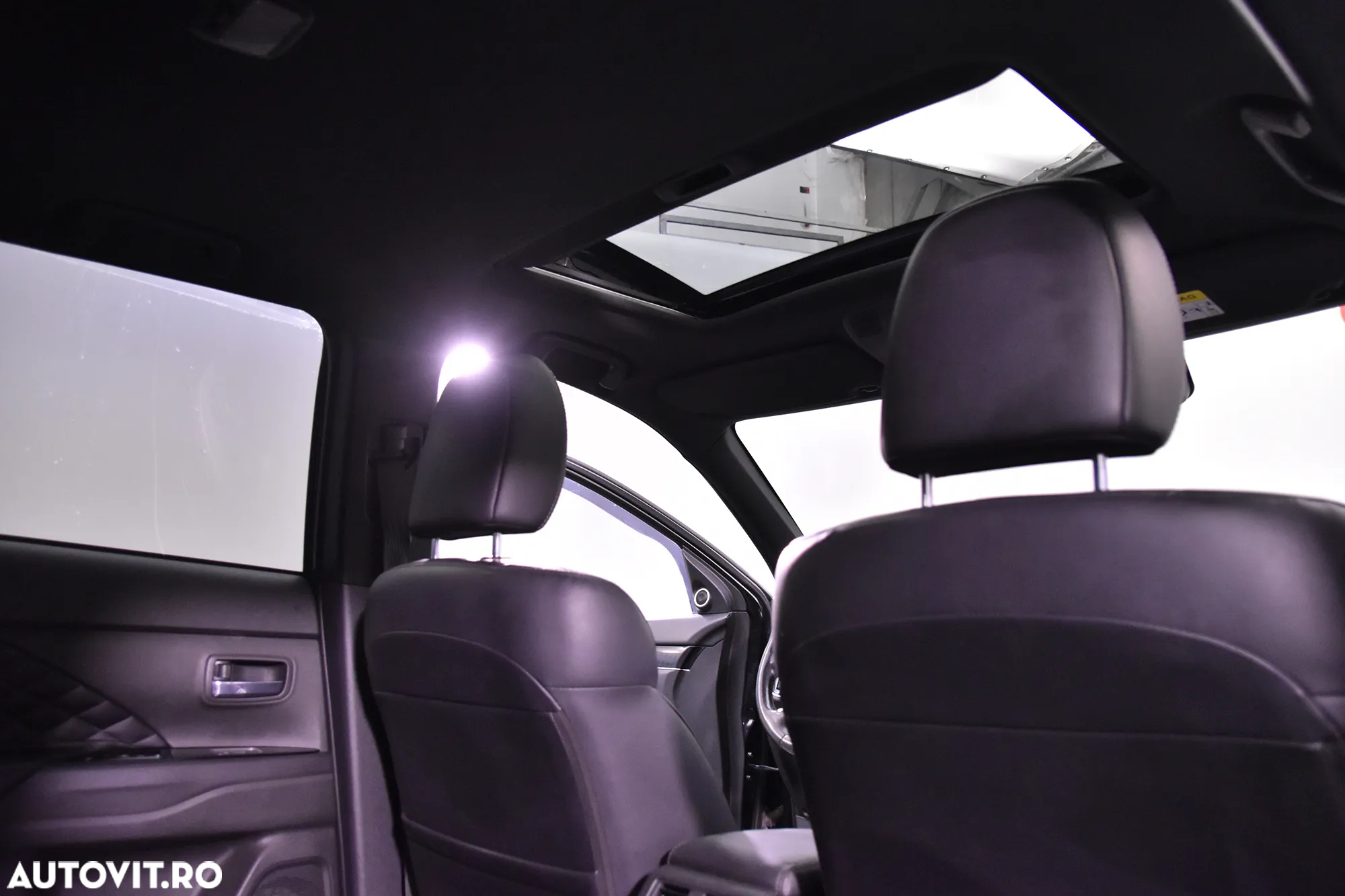Mitsubishi Outlander - 23