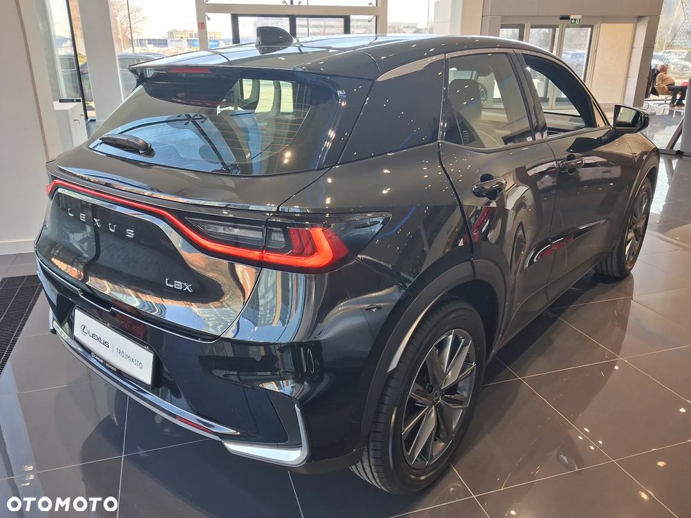 Lexus LBX - 6