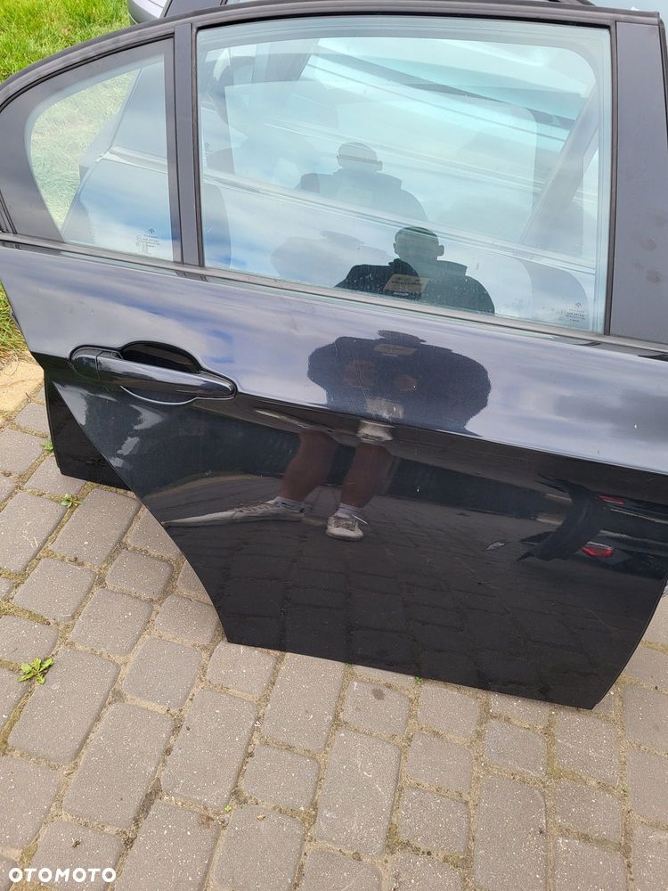 Drzwi tylne prawe bmw e90 sedan 07r lakier black sapphire