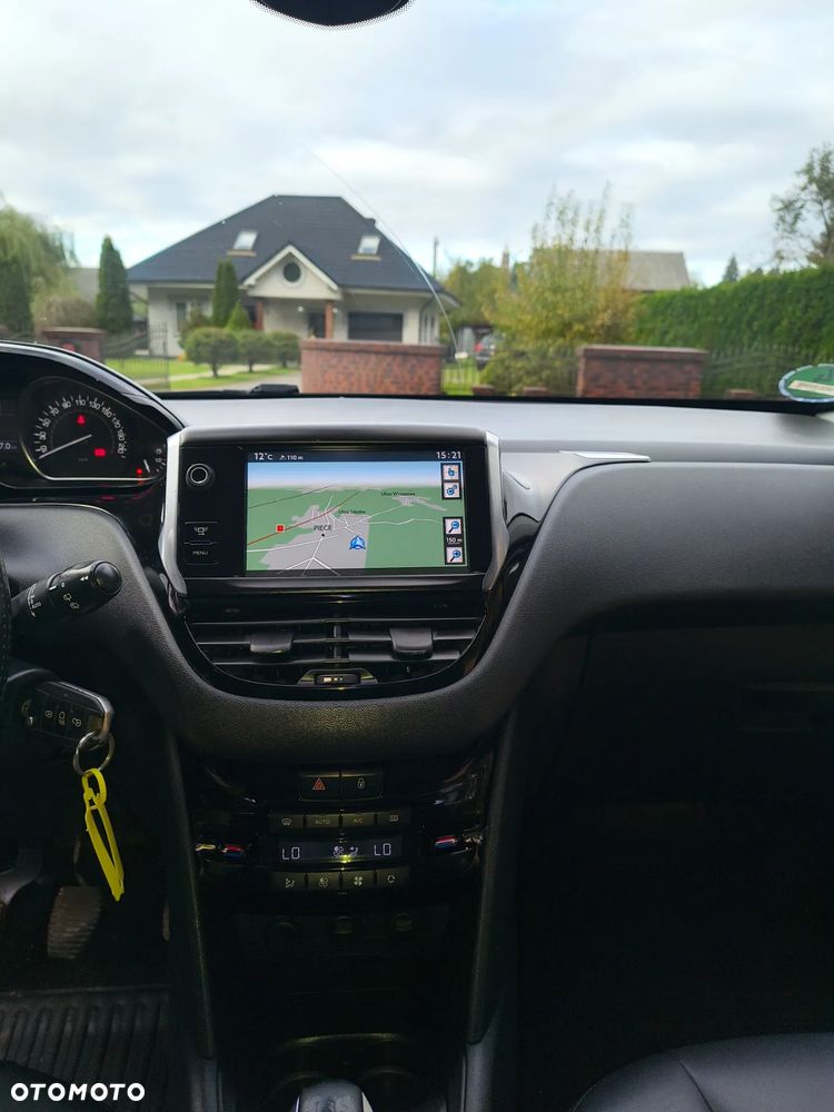 Peugeot 208 - 23