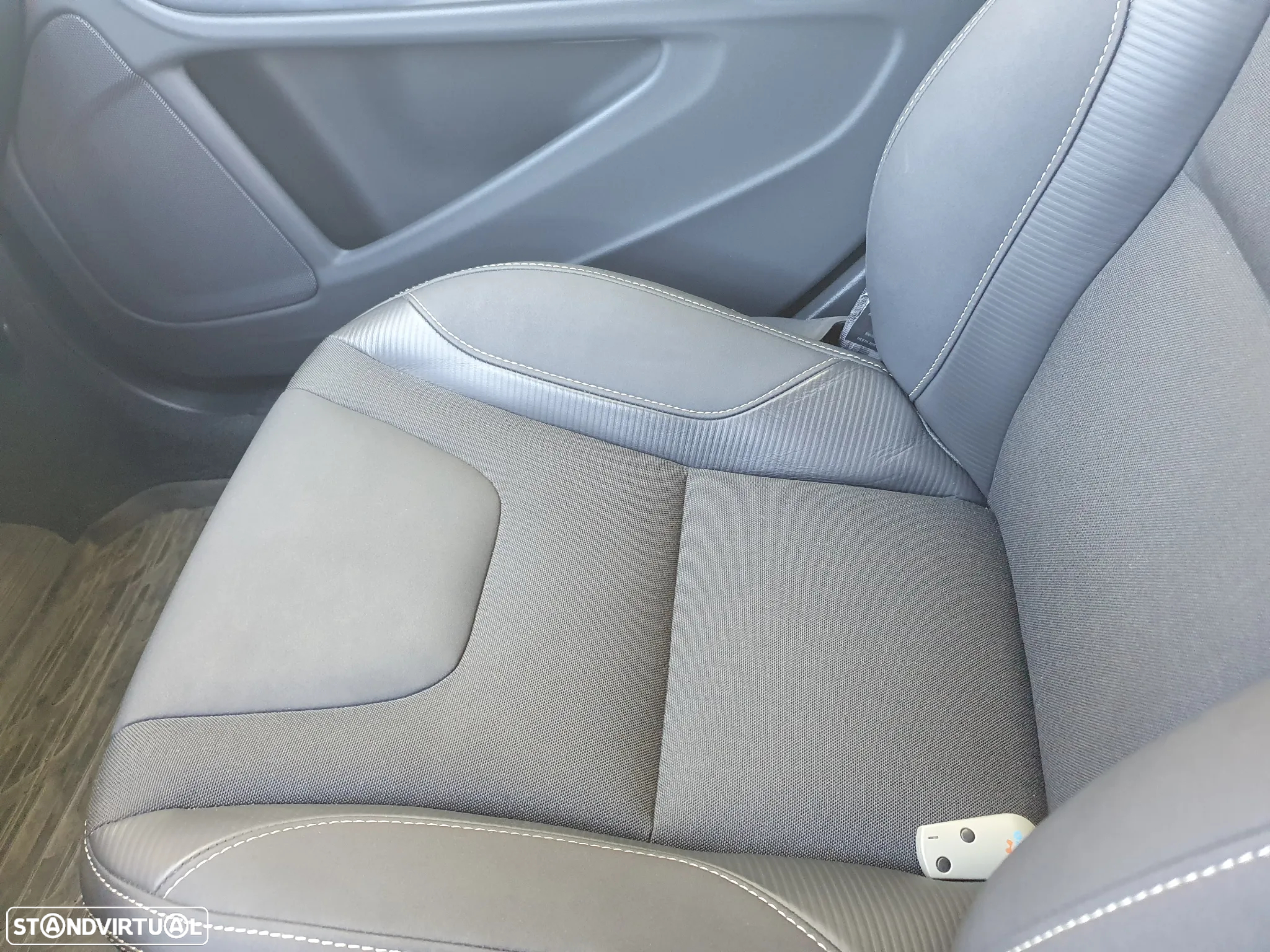 Volvo V60 2.0 D4 R-Design Start/Stop - 12
