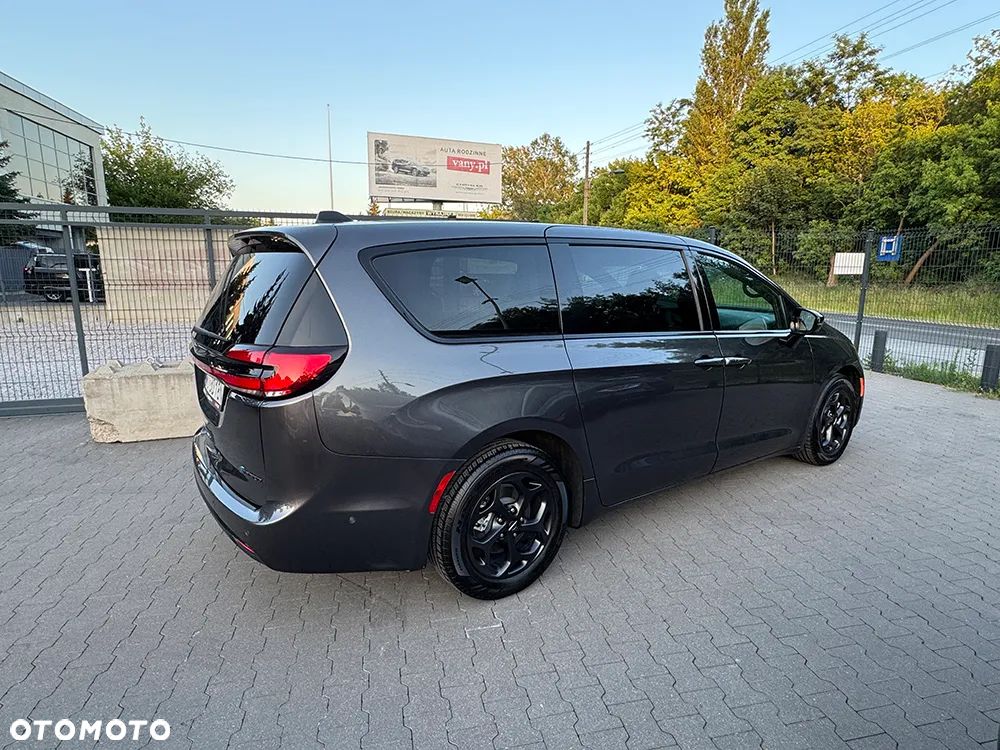 Chrysler Pacifica - 26