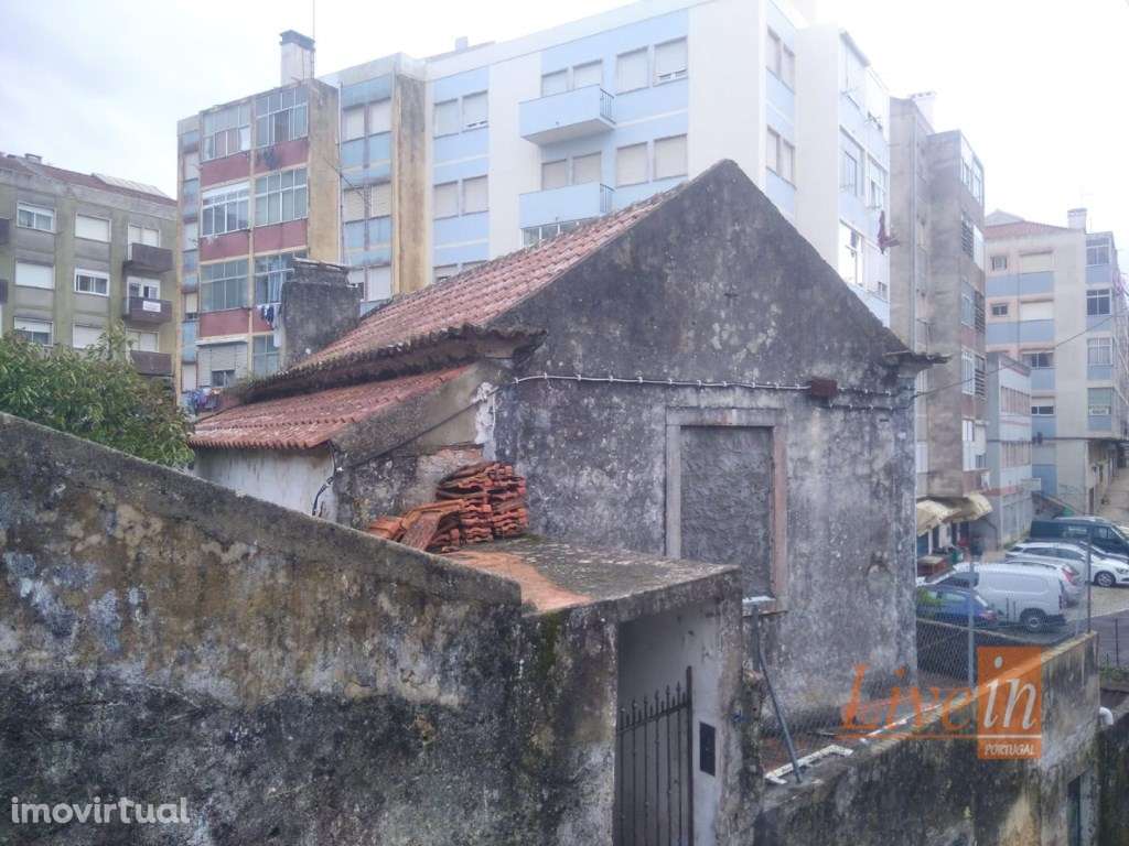 Terreno com Duas Moradias em Ruína Para Reabilitação Total em Lotes... - Grande imagem: 3/11