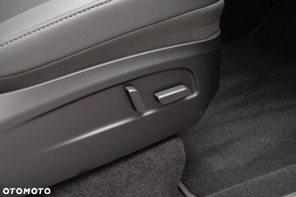Tesla Model Y Long Range Dual Motor AWD - 21