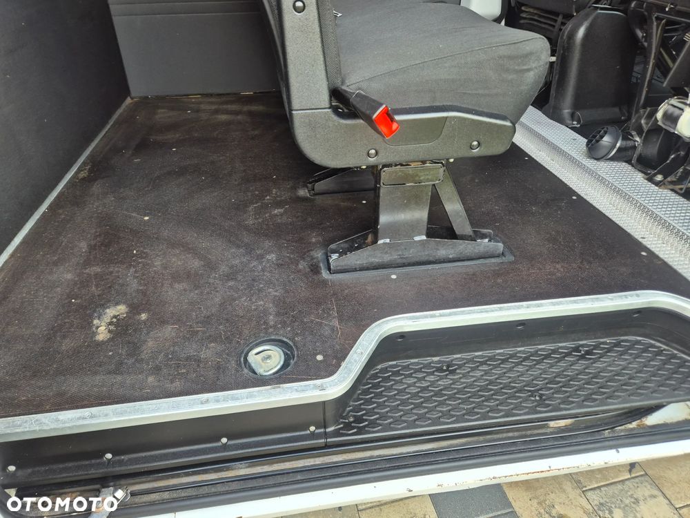 Iveco IVECO 35C15 BRYGADÓWKA KLIMATRONIK WEBASTO BLOKADA MOSTU - 26