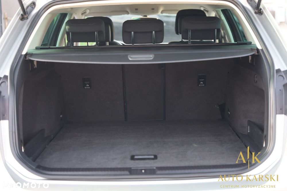 Volkswagen Passat - 30