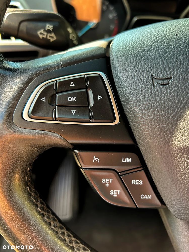 Ford Kuga 1.5 EcoBoost 2x4 Titanium - 17