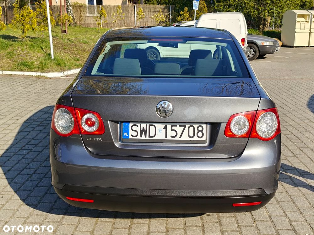 Volkswagen Jetta 1.6 United - 26