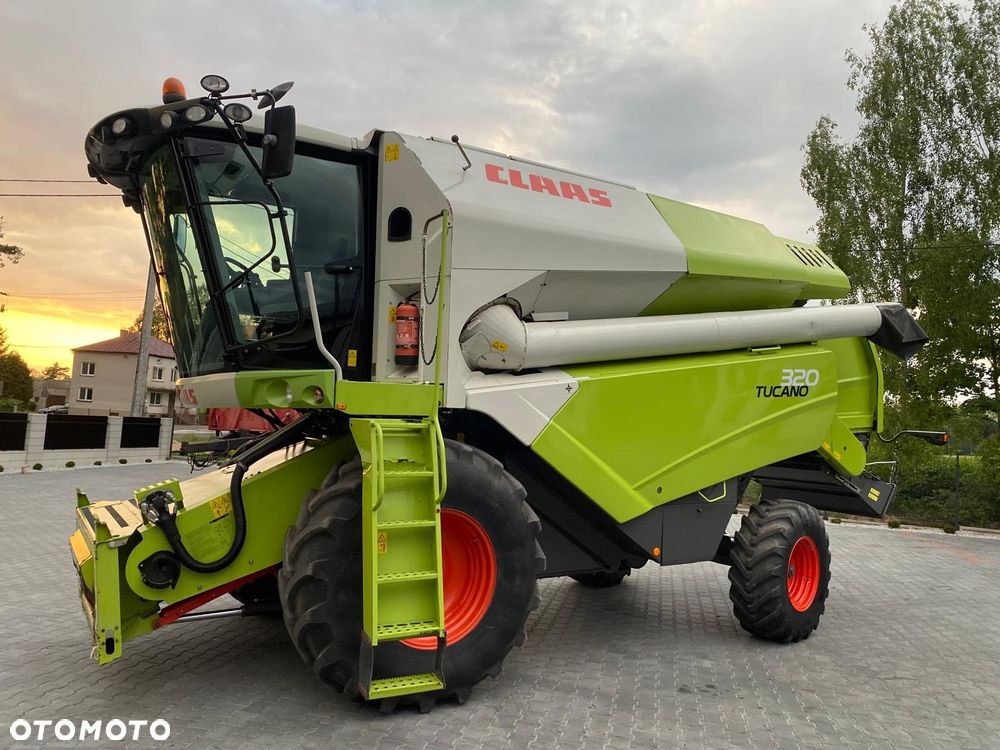 Claas Tucano 320 - 5