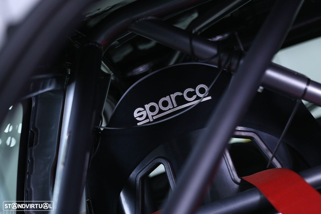 Peugeot 208 - 40