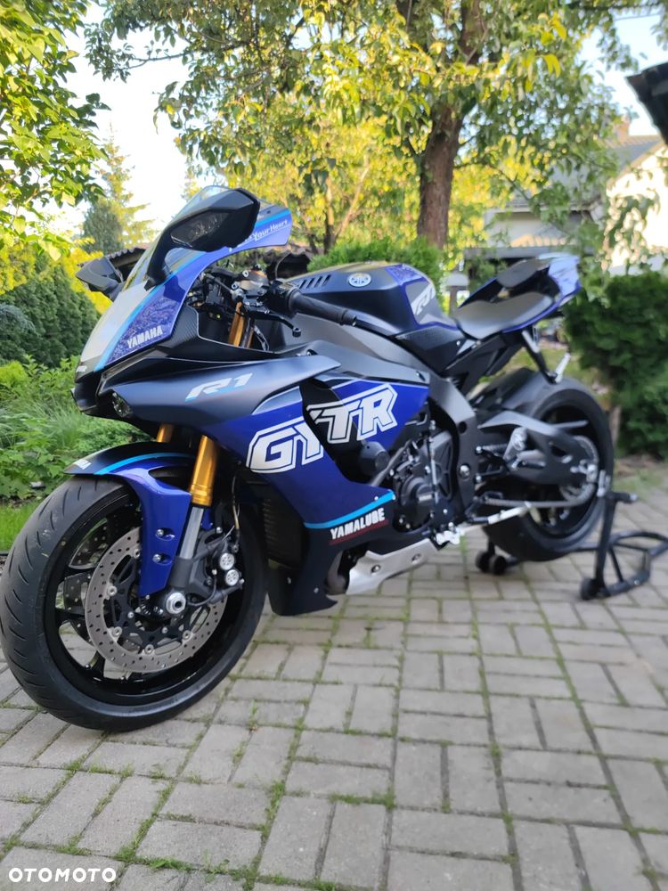 Yamaha R1 - 2