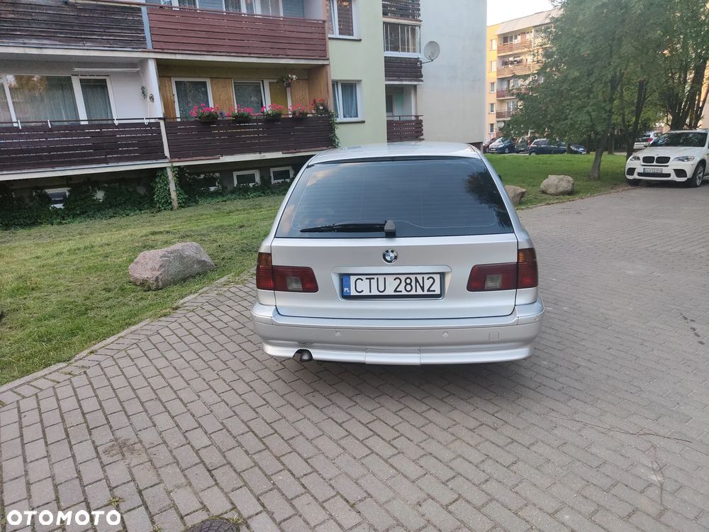 BMW Seria 5 525d Touring - 11