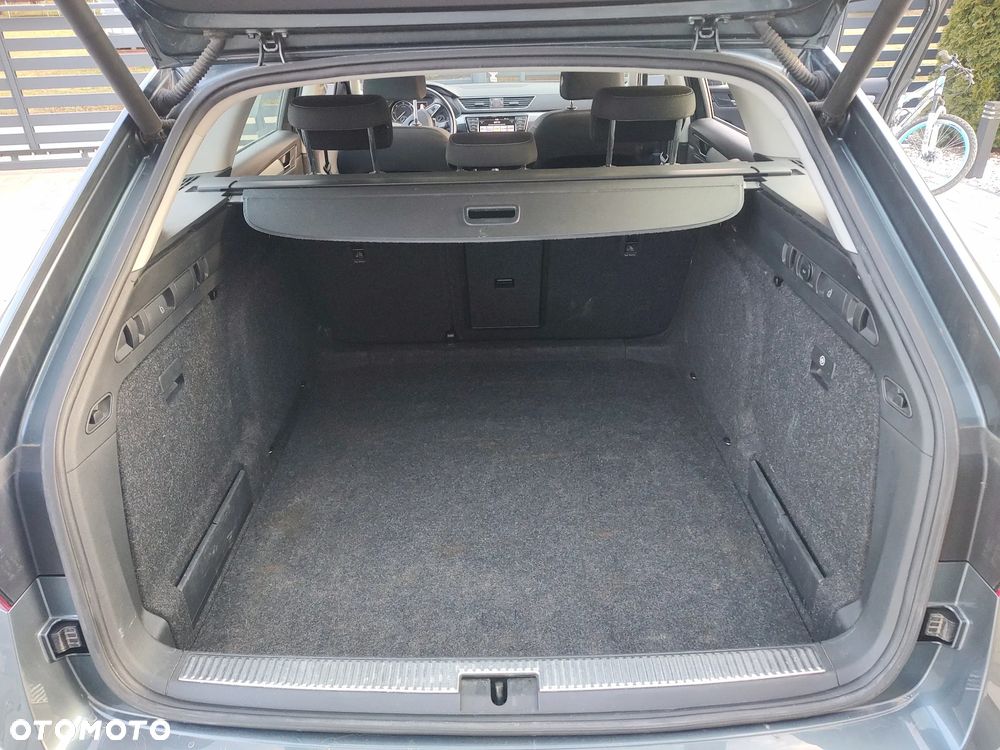 Skoda Superb 2.0 TDI Ambition DSG - 11