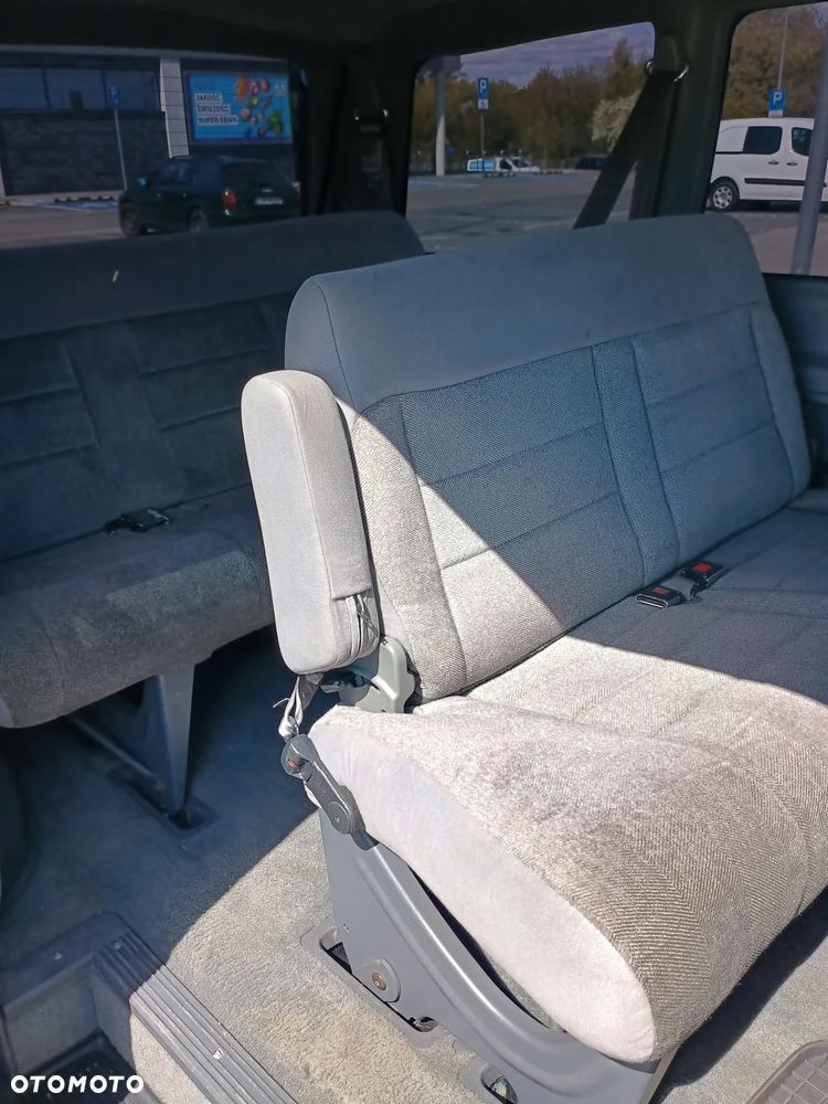 Ford Aerostar - 9