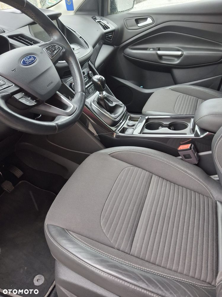 Ford Kuga 1.5 EcoBoost 2x4 Titanium - 13