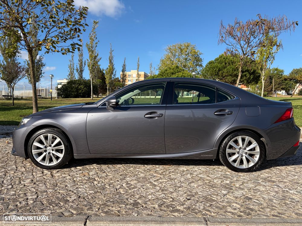 Lexus IS 300H Luxury - 2