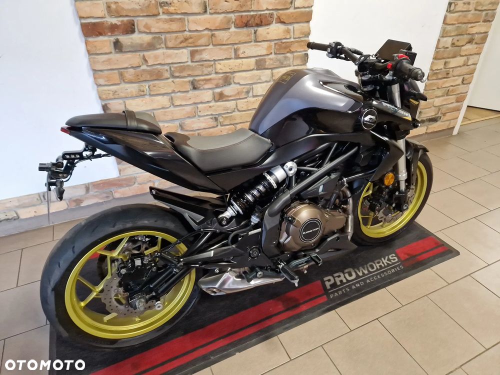 QJMOTOR SRK 700 - 4