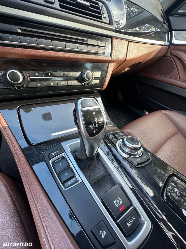 BMW Seria 5 525d xDrive - 12
