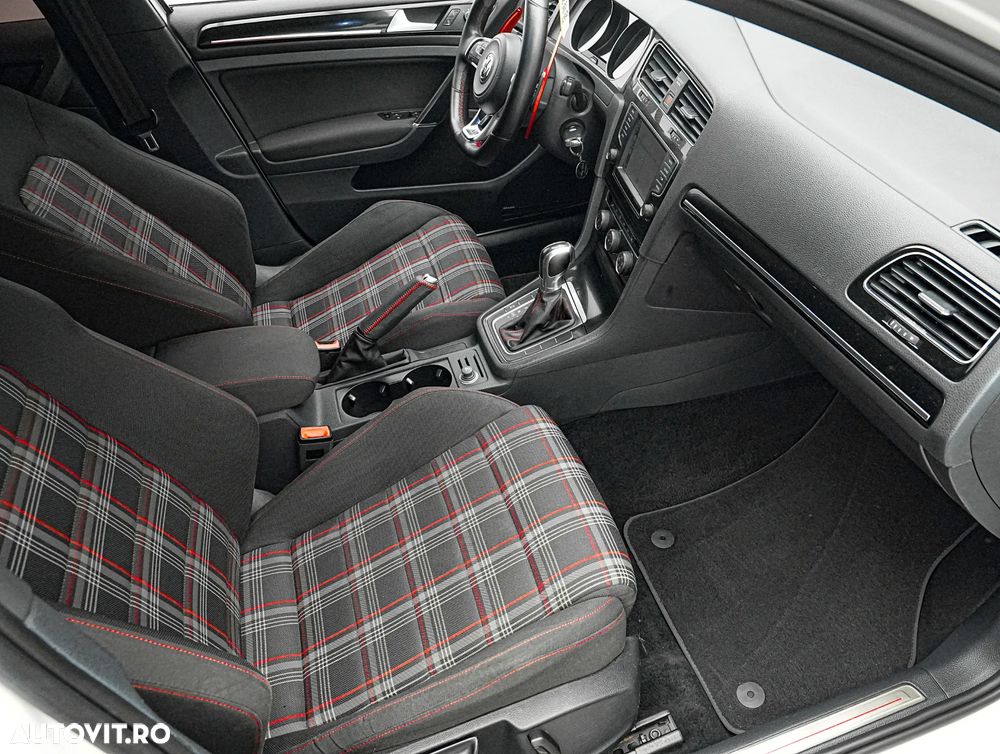 Volkswagen Golf GTI 2.0 TSI OPF DSG Performance - 13