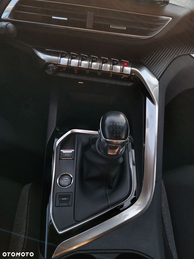 Peugeot 3008 1.2 PureTech Active S&S - 16