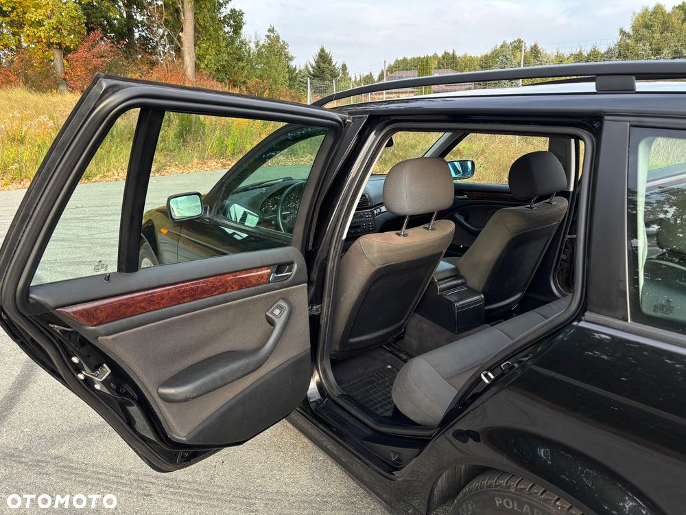 BMW Seria 3 318i - 27