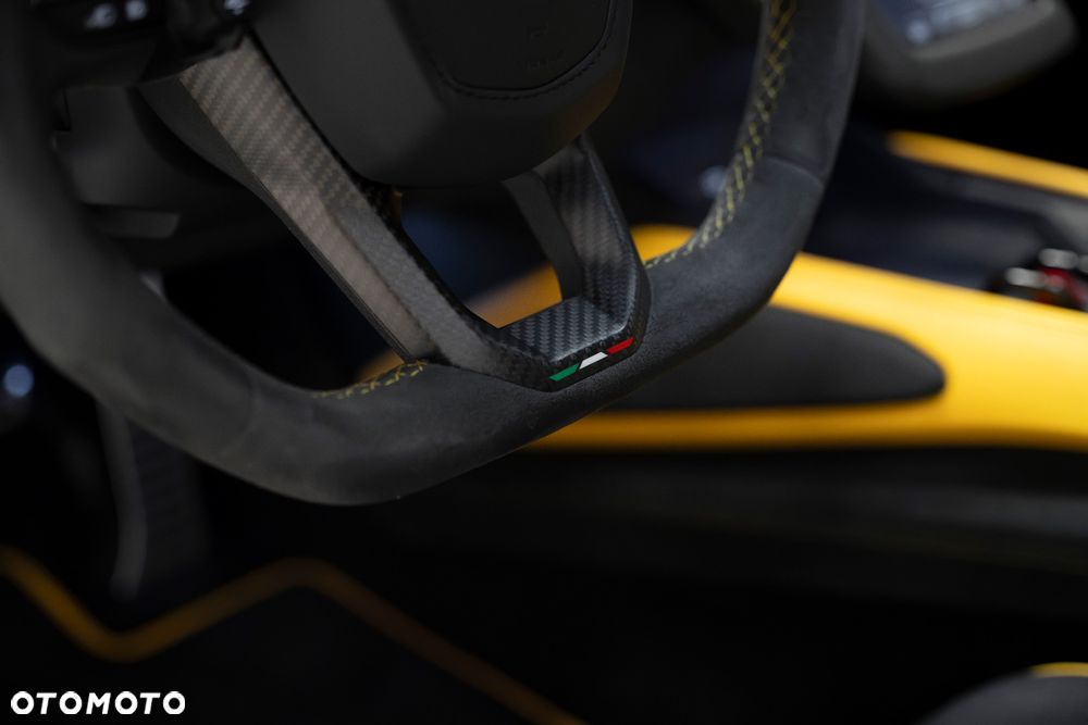 Lamborghini Revuelto - 25
