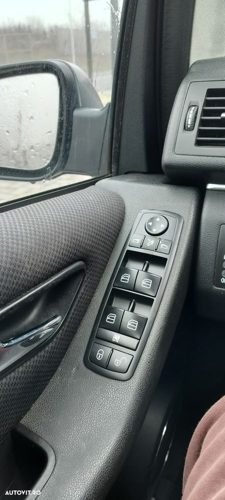 Mercedes-Benz EQB - 7