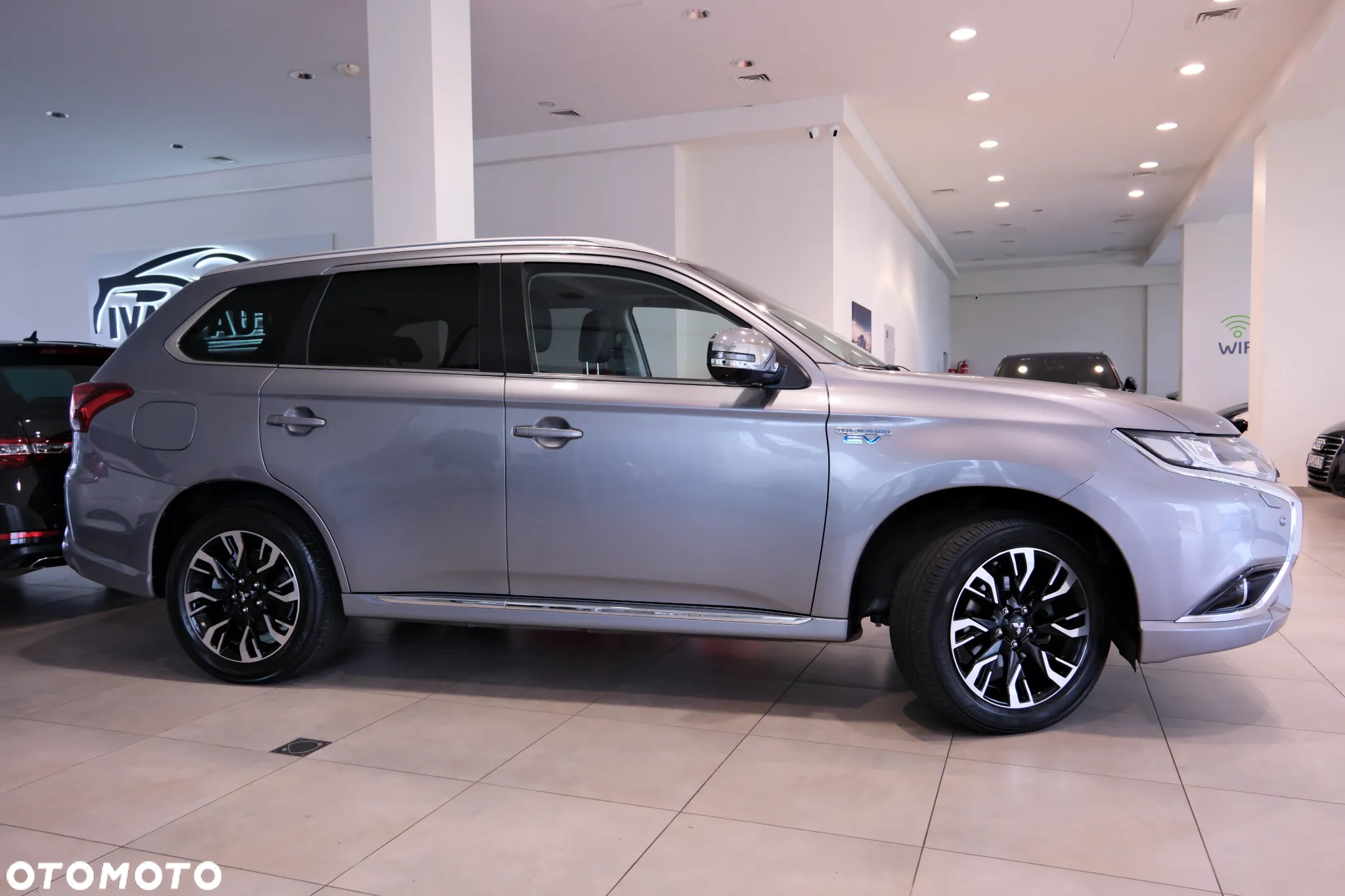 Mitsubishi Outlander 2.0 4WD Plug-In Hybrid - 4