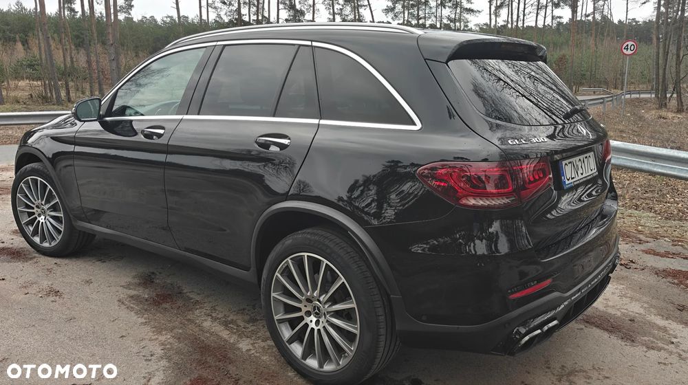 Mercedes-Benz GLC 300 4Matic 9G-TRONIC AMG Line - 11