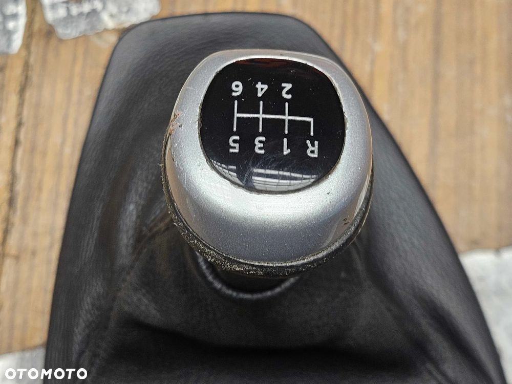 Gałka Mieszek Czarna Skóra Lewarek Zmiany 6 Biegów Manual BMW 3 E90 E91 E92 LCI Lift - 7