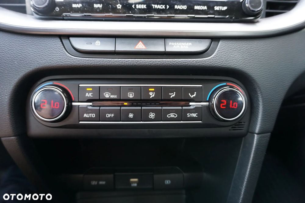 Kia Ceed 1.6 CRDi mHEV L Business Line DCT - 31