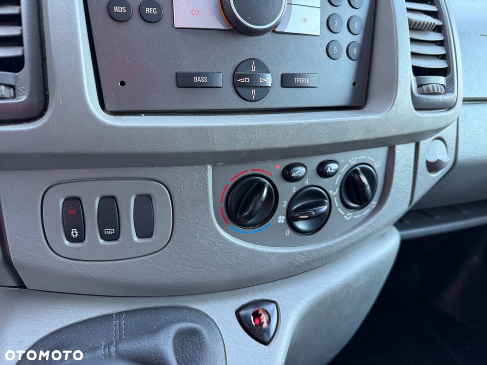 Opel Vivaro LONG - 28