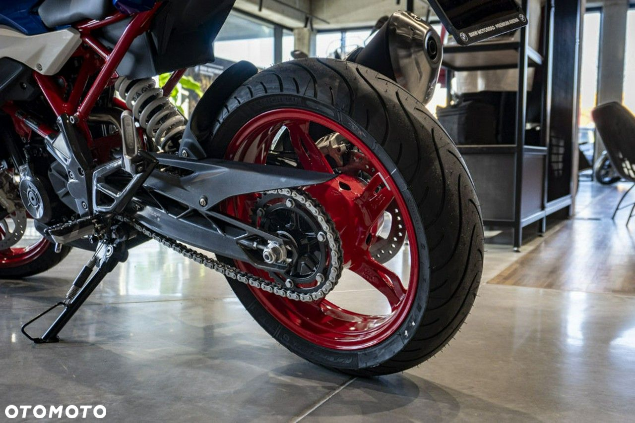 BMW G - 9
