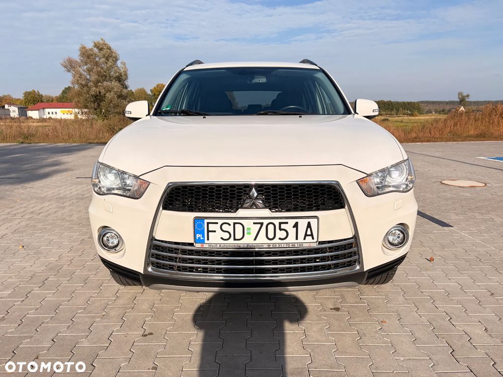 Mitsubishi Outlander 2012 photo 2