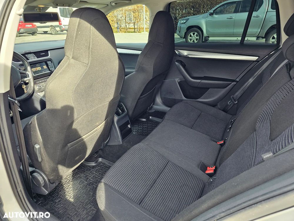 Skoda Octavia Combi Diesel 2.0 TDI DSG Style - 9