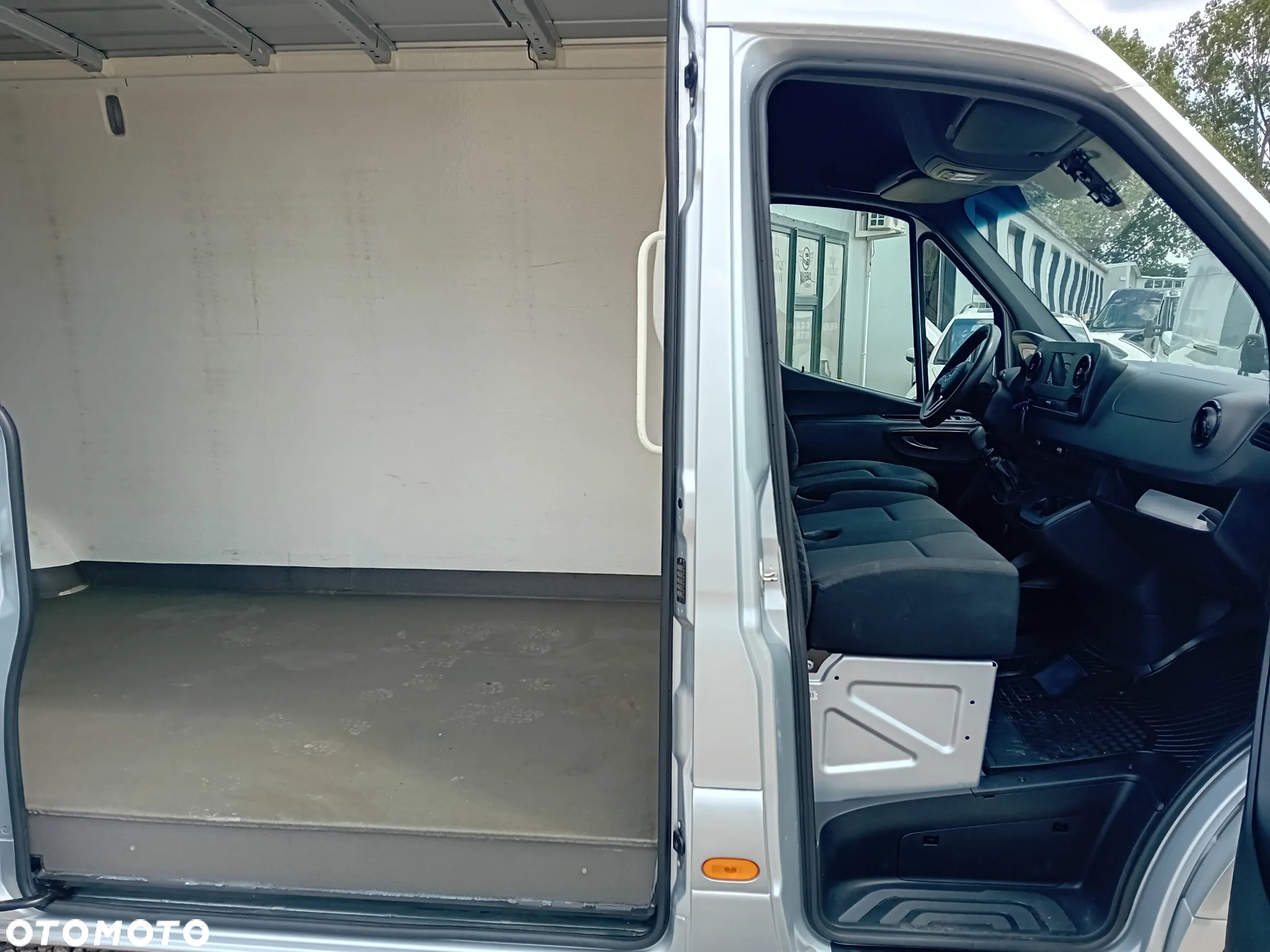 Mercedes-Benz Sprinter - 14