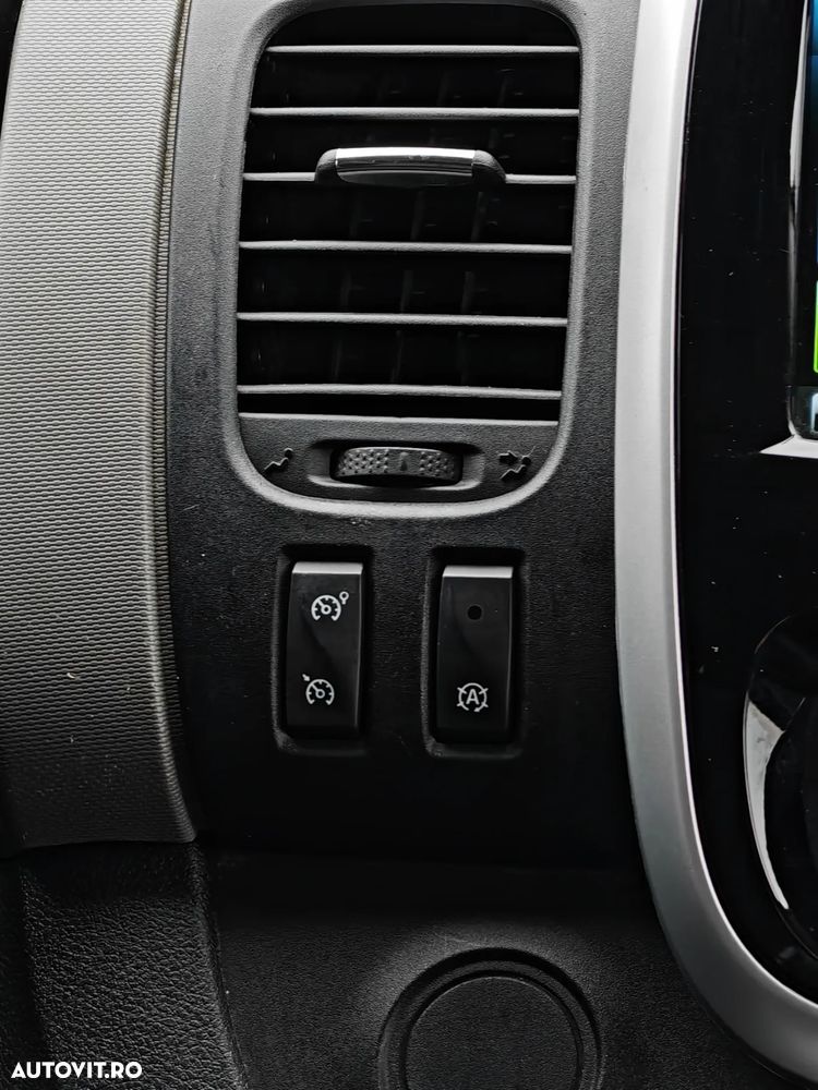 Renault Trafic Combi L2H1 1.6 dCi TT 140 7+1 Expression Plus - 18